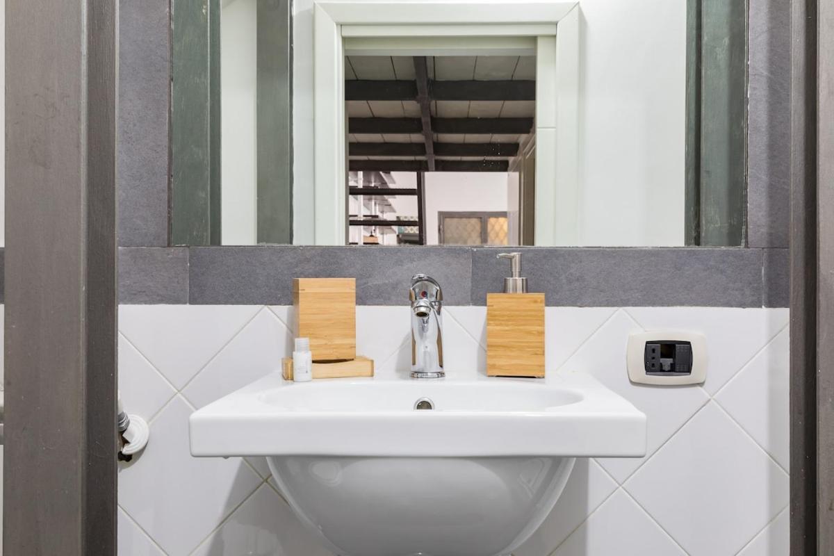Trevi Fountain Modern Loft Apartment ローマ エクステリア 写真